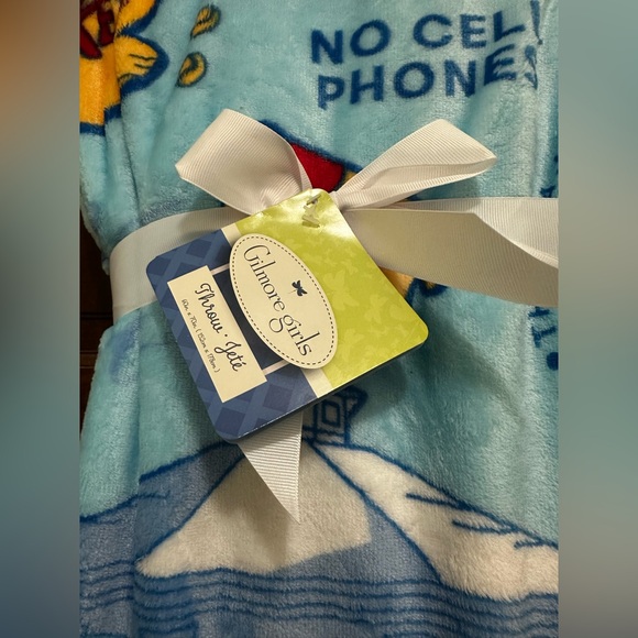 New Gilmore Girls Blanket Stars Hollow Luke's Lorelai & Rory Blue 60"x70" Throw - Picture 2 of 3